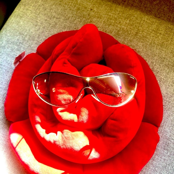 💯AUTH GUCCI CAT EYE  SUN GLASSES LIMITED AUDITION NWOT 😎 - Picture 6 of 10